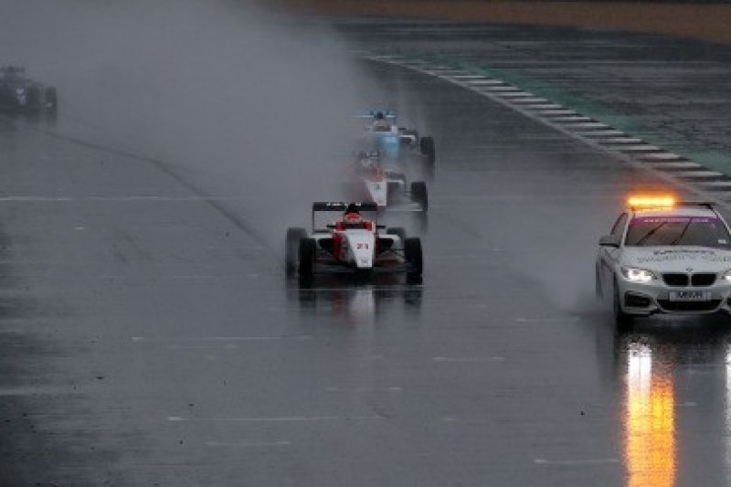 Silverstone pod wodą