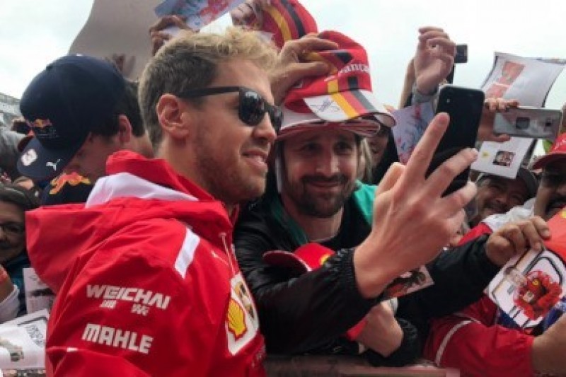 Ferrari ze starą podłogą