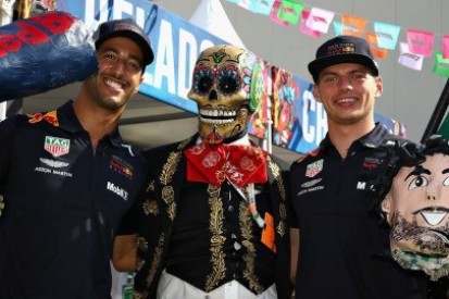 Red Bulle przed Renault