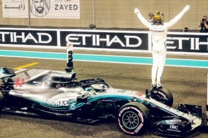 Mercedes rządzi pod Ferrari World