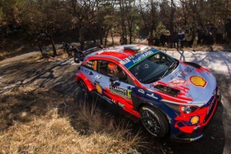 Neuville liderem po pętli