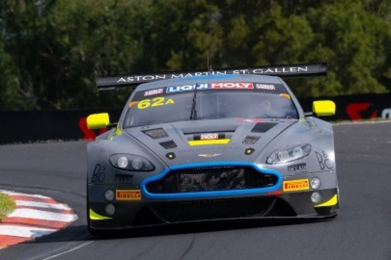 Aston Martin dyktuje tempo