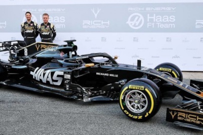 Haas VF-19 odsłonięty