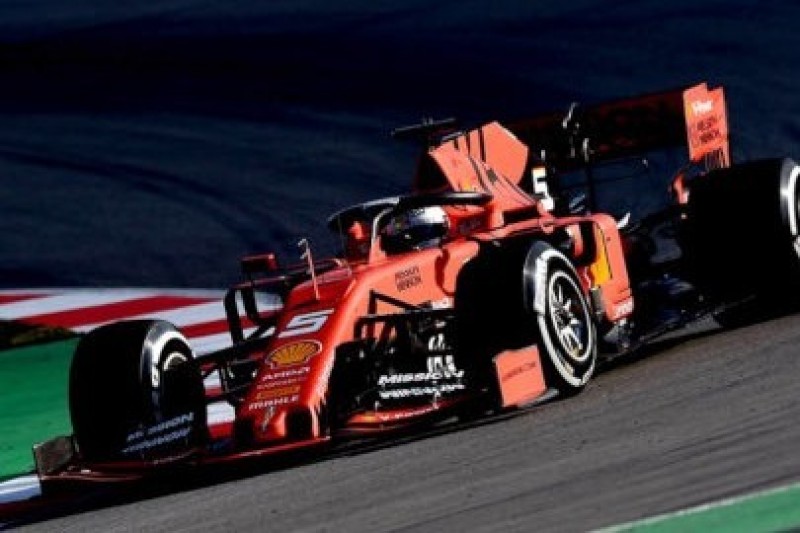 Ferrari przed McLarenem
