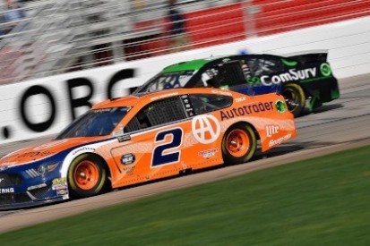 Chory Keselowski w przegrzanym Fordzie