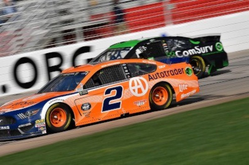 Chory Keselowski w przegrzanym Fordzie