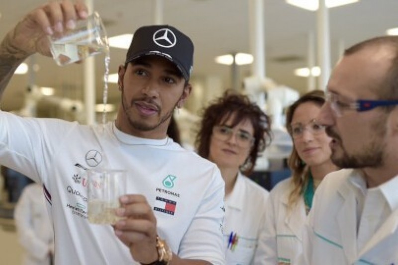 Hamilton nie jest zainteresowany potrójną koroną