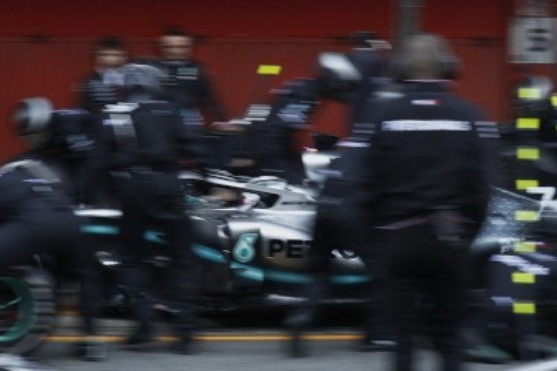 Mercedes pokazuje tempo