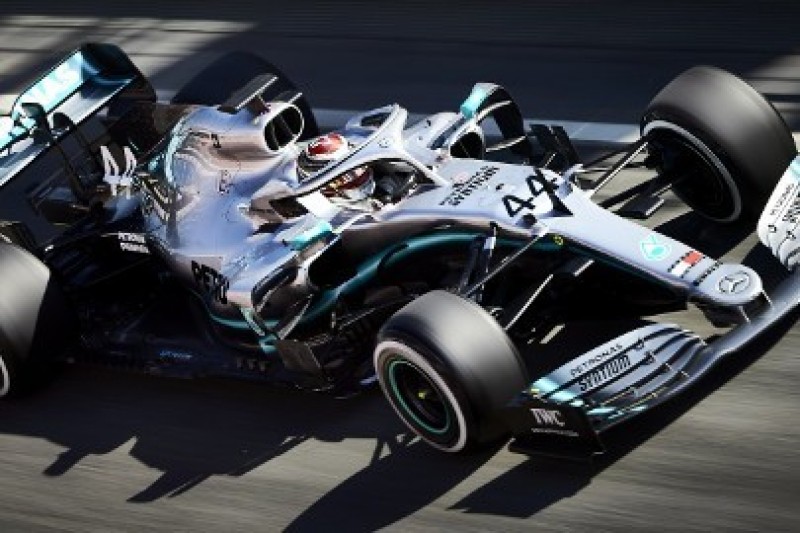 Hamilton ostrzega Mercedesa