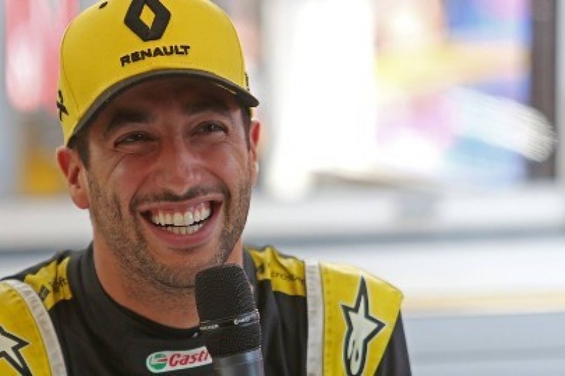 Mercedes zerkał na Ricciardo