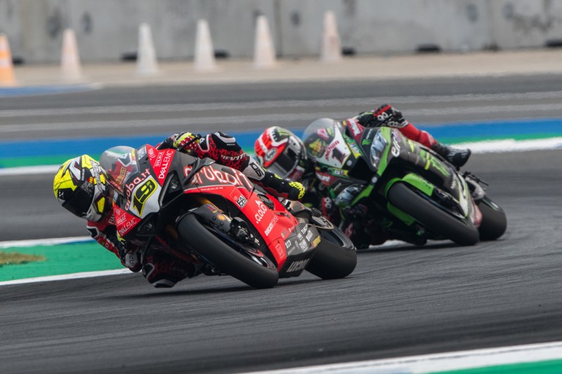 WSBK Thailand: Bautista gewinnt Abbruchrennen und bleibt ungeschlagen