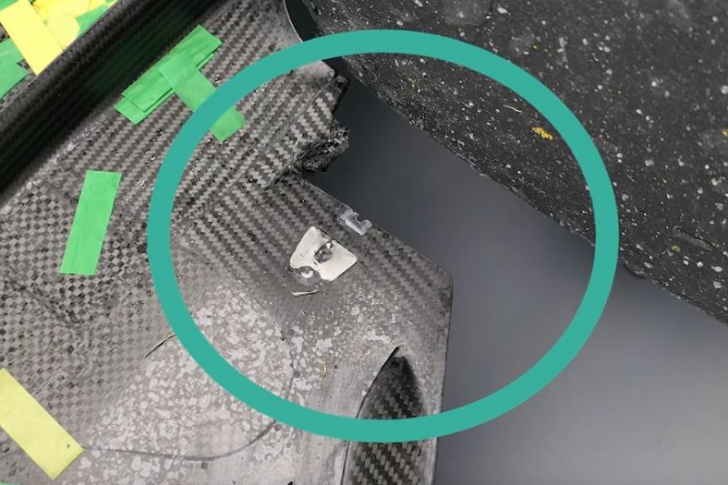 Hamilton-Unterboden: Beim Fahren über Randstein beschädigt