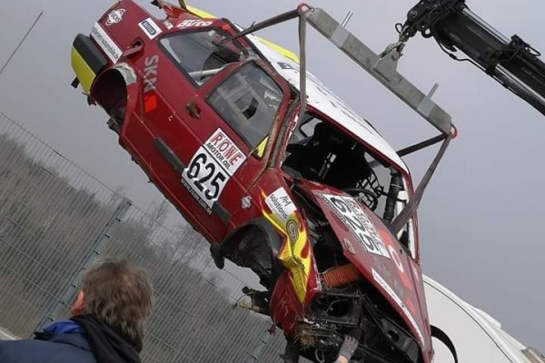 Horrorcrash im Brünnchen: VW Jetta überschlägt sich sechsmal