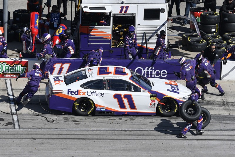 "Unkontrollierter Reifen" beim Boxenstopp: Ist NASCAR zu penibel?