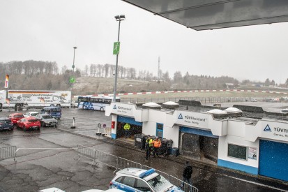 Rot nach 15 Minuten: VLN2 vom Schnee durchkreuzt