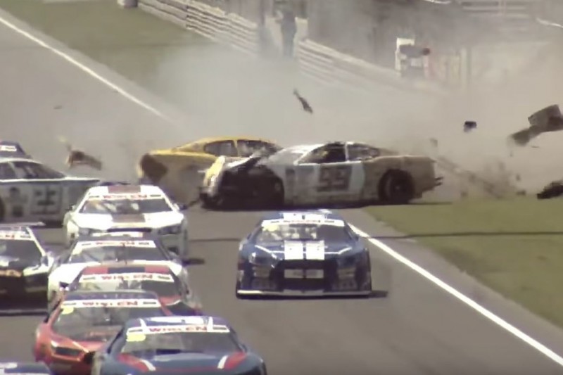 Ellen Lohr mit heftigem Crash bei EuroNASCAR-Debüt in Valencia