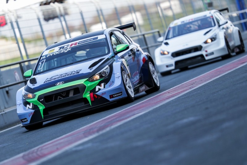 Die Jagd beginnt: Saisonstart für die TCR Germany in Oschersleben