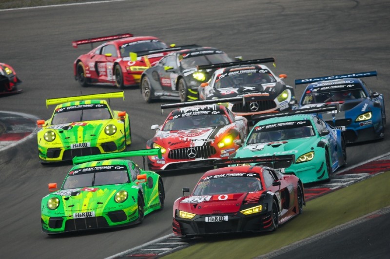 193 Autos genannt: Volles Haus auch bei VLN3