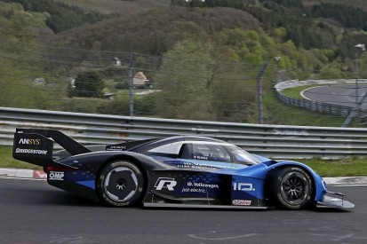 Premiere in der "Grünen Hölle": VW ID. R fährt erstmals auf der Nordschleife