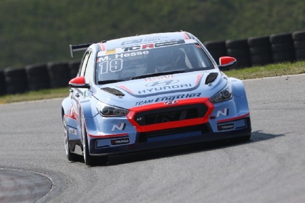 TCR Germany: Hyundai-Fahrer Hesse im ersten Training vorne