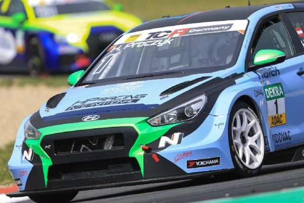 TCR Germany: Titelverteidiger Harald Proczyk auf Pole-Position