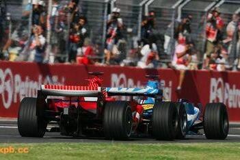 Lauda: "Schumacher faalt onder druk"