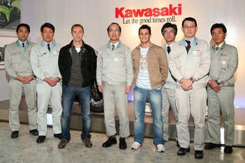 Kawasaki-rijders bezoeken windtunnel