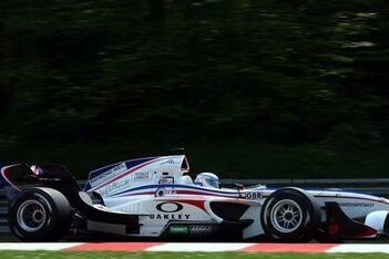 Kerr rijdt snelste tijd in Brands Hatch