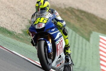 Pole position in Barcelona voor Rossi