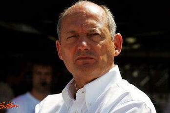 Dennis: "Ferrari won Australië met illegale auto"