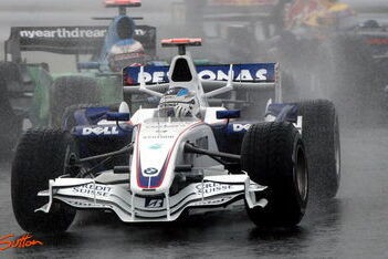 Heidfeld strandt in het zicht van de haven