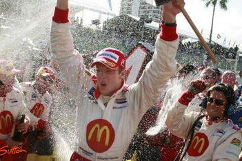 Bourdais pakt de titel met een zege