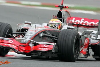 Hamilton snelste tijdens eerste testdag Barcelona