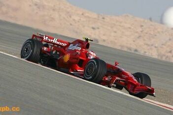 Raikkonen blijft aan kop in Bahrein