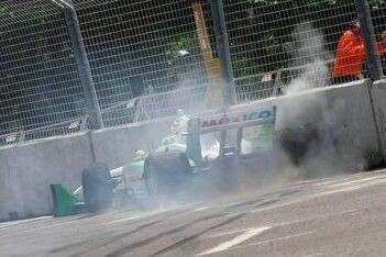 Team Mexico crasht zwaar in rookiesessies