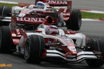 Super Aguri blij met dubbele finish