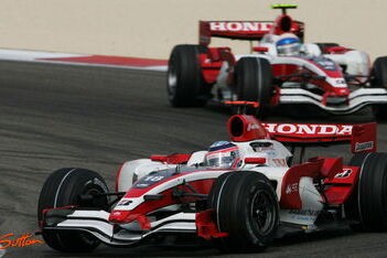 Super Aguri juicht om dubbele finish