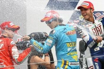 Rossi verslaat Stoner op Amerikaanse bodem