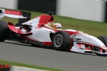 Garcia wint tweede race op Donington Park