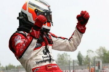 Hulkenburg wint race 1 in Barcelona