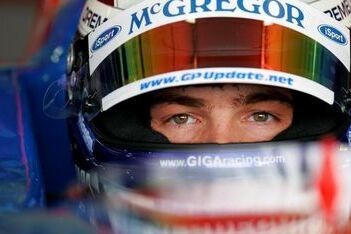 Van der Garde maakt indruk in de regen