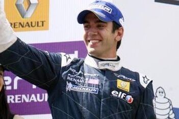 Martínez wint openingsrace in Barcelona