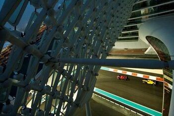Filippi bovenaan na hectische training Abu Dhabi
