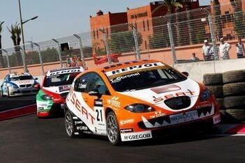 Coronel met kampioenschapsauto SEAT in WTCC