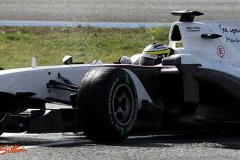 Sauber gebruikt nat weer om banden te testen