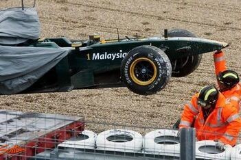 Kovalainen crasht met nieuwe Lotus in Jerez