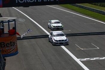 Dubbelzege BMW in Monza na bizarre eindfase