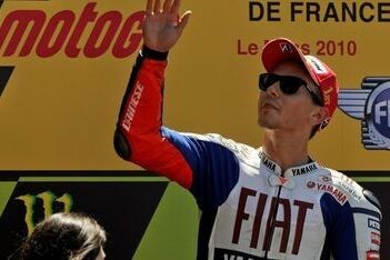 Lorenzo verslaat Rossi in bloedheet Le Mans