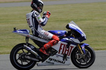 Lorenzo in de wolken na derde zege van het jaar