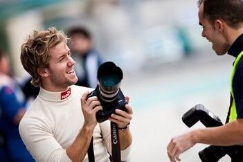 Bird bestuurt Williams FW32 tijdens Goodwood